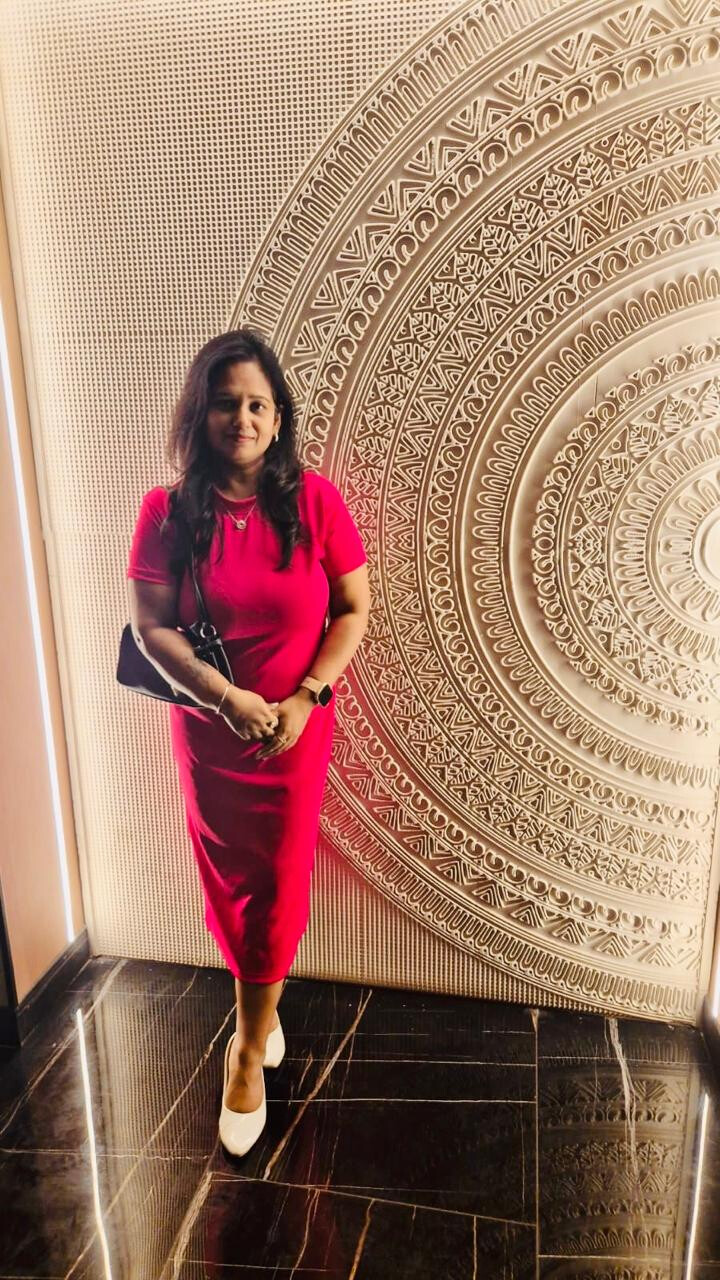 Portrait of artist Rachna Saxena in her Mumbai studio